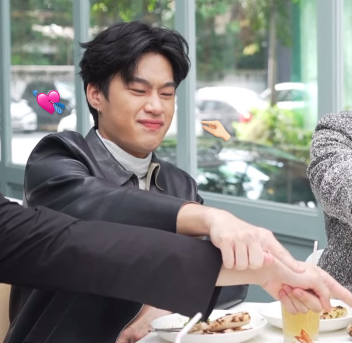 madebywarmheart's tweet photo. อืมมมม อันนิ พิเจชอบอันนิ!!🥹💘🤏🏻
#เพื่อนตายDFFxMintHangOut
#MintVol19 #athenswerapat https://t.co/1Nz9Uvncx3