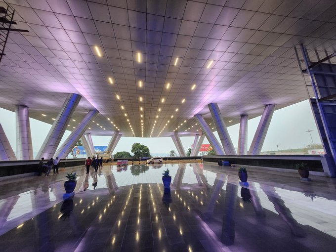 AfricaFactsZone's tweet photo. New terminal at Entebbe International Airport in Uganda. https://t.co/kzgi9MoYIj