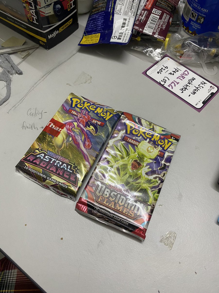 hisyam____'s tweet photo. Aku baru lepas beli kad pokemon ni. Ada manis manis kali ni https://t.co/KqPnYzDF3P