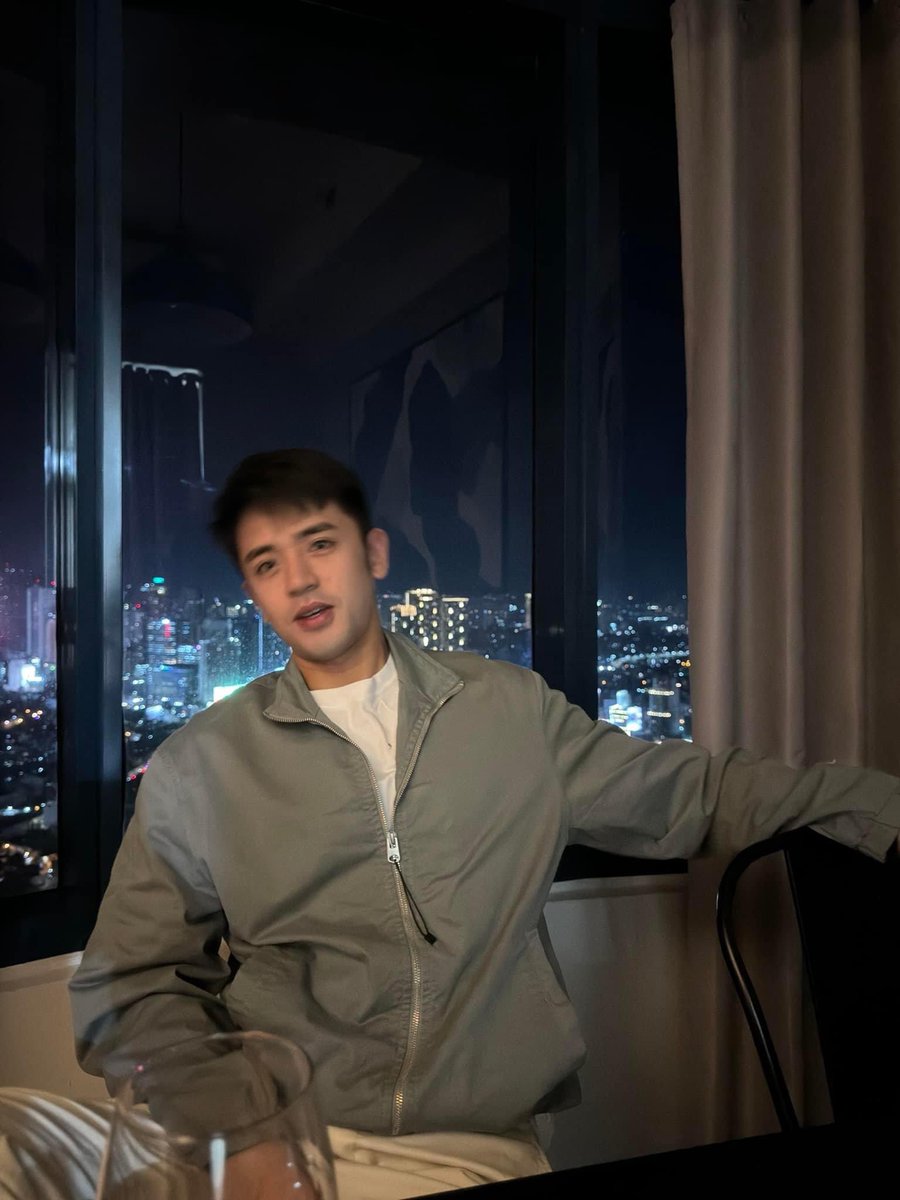 DavidLicaucoFTW's tweet photo. 🥂 https://t.co/GVY1J0gZ76
