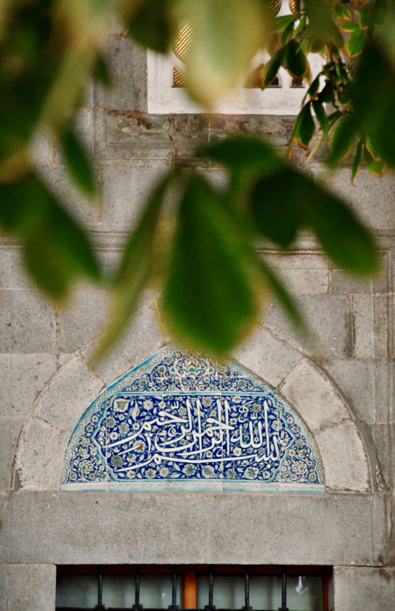 mosquesty's tweet photo. 1 Recep 1445.

Evvela Bismillah. Yeniden Bismillah. Ve yine Bismillah. Yürüreyek gelen kuluna koşarak yaklaşan Rahman ve Rahim olan  Allah’ın adıyla. 

Her gün okuyacağımız Kuran’a , nefsi terbiye yoluna, ümmetle ‘bir’ olmaya, hep birlikte Allahın ipine sımsıkı sarılmaya bismillah. 
 
Halis niyeti büyüten ancak Allah’tır. Bugün ‘halis bir niyet’ almaya bismillah.