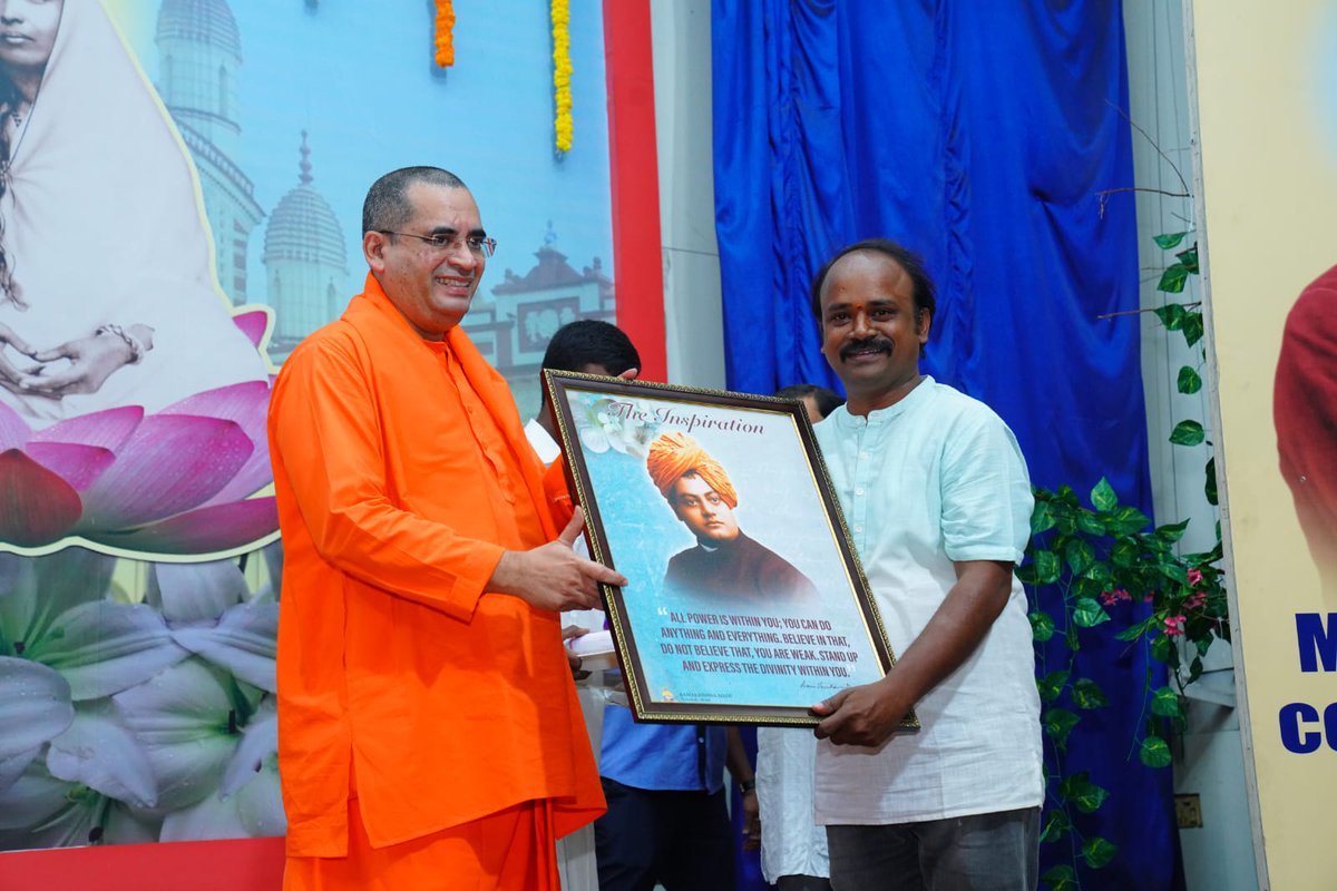 deena75574's tweet photo. Happy National youth day
Felicitated me adhyaksh Maraj Bodhamayananda ji @ Rk math https://t.co/5hndceY0A6