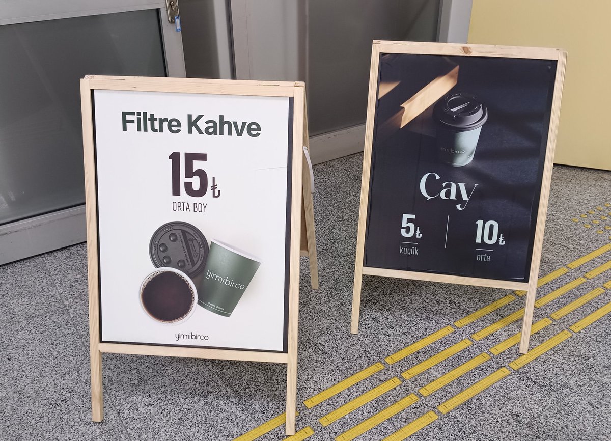 nocontextytu's tweet photo. YTÜ Davutpaşa merkez yemekhanesi içinde yeni bir gel-al sıcak içecek dükkanı açıldı. 

Orta boy filtre kahve 15₺, orta boy çay 10₺ üzerinden satılacak. https://t.co/SeF271epVc