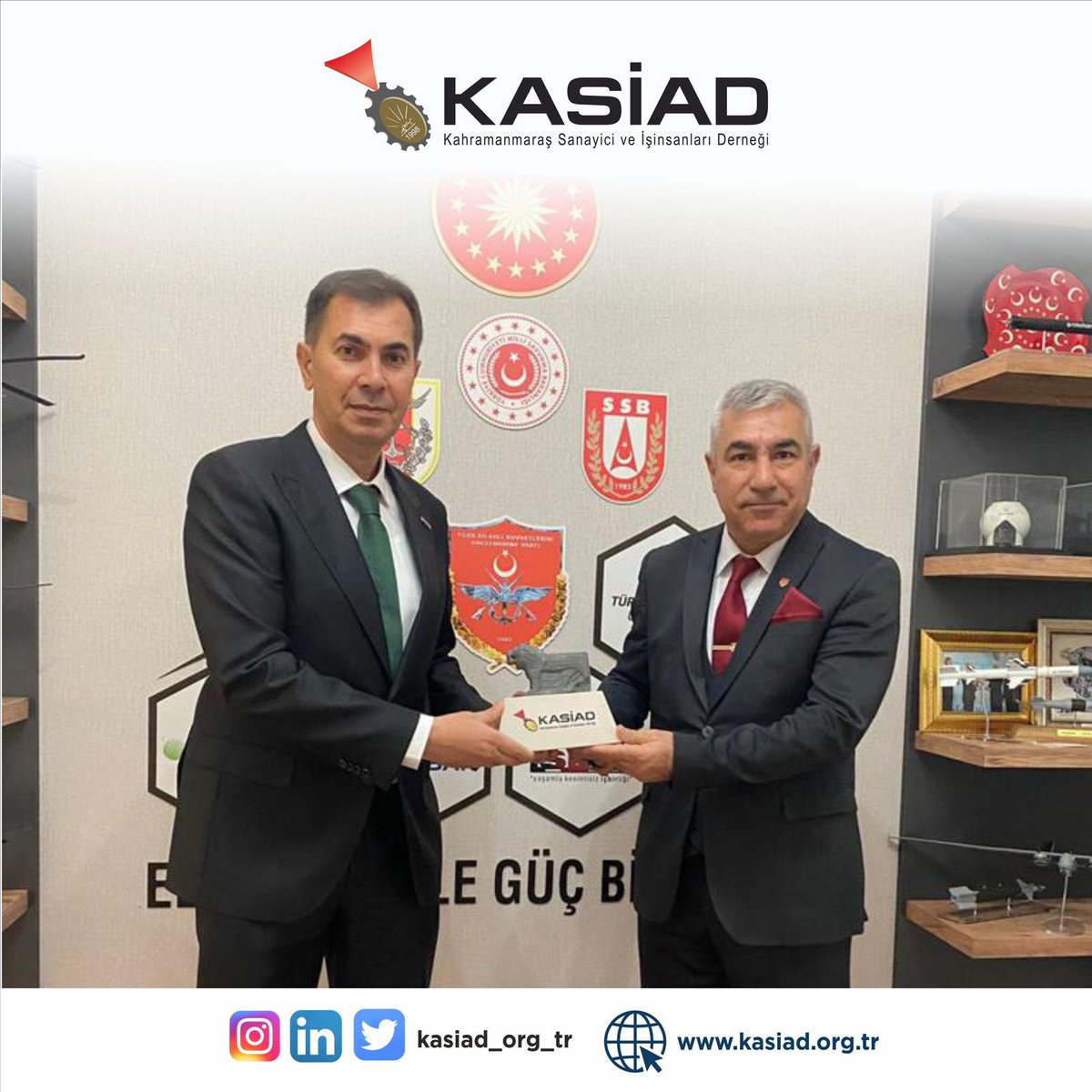2018 yılında başlayan TSKGV-KASİAD birlik niteliğinde çok önemli katkıları olan, Türk Silahlı Kuvvetlerini Güçlendirme Vakfı Kahramanmaraş fahri tanıtım kurulu il başkanı Rüstem ÖZEN’i ziyaret ederek “Maraş Aslanı Biblosu” takdim ettik.#tskgv.#KASİAD #TSKGV #İşBirliği