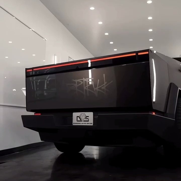 Teslaconomics's tweet photo. Trust me, you don’t want to fuck with this, it’ll put your truck to shame https://t.co/kpBxXTu3MN