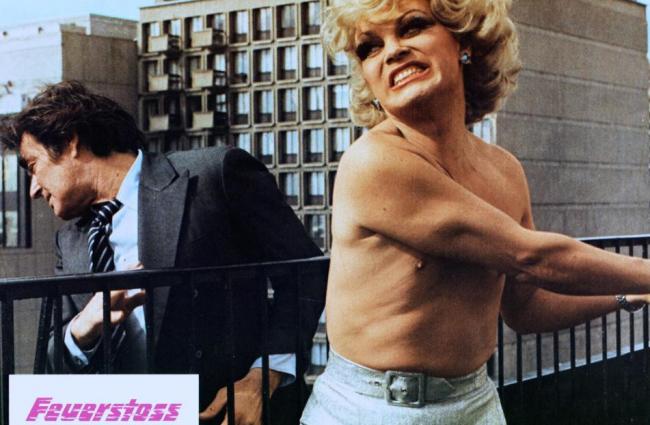 JonHufton's tweet photo. BLAZING MAGNUM (1976) also known as STRANGE SHADOWS IN AN EMPTY ROOM
#cult #action #italian #seventies #TisaFarrow #StuartWhitman https://t.co/zHShzKUJ6O