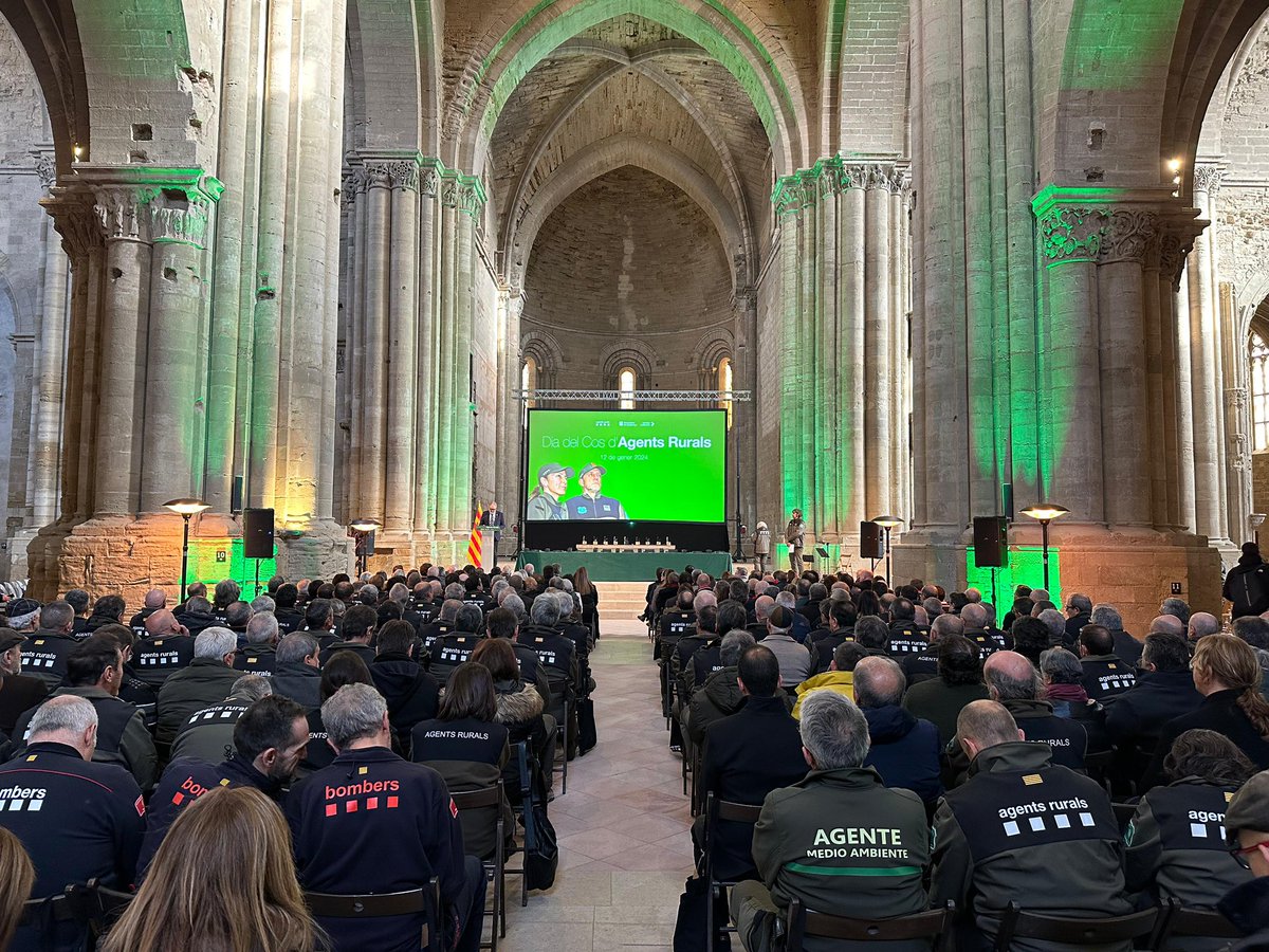 #DiadelCosdelsAgentsRurals a @TuroSeuVella amb el reconeixement a les persones que protegeixen l'entorn del país. El president @perearagones i el conseller @joanignasielena han destacat la passió dels agents per preservar el patrimoni natural. @LoJoan felicita @agentsruralscat