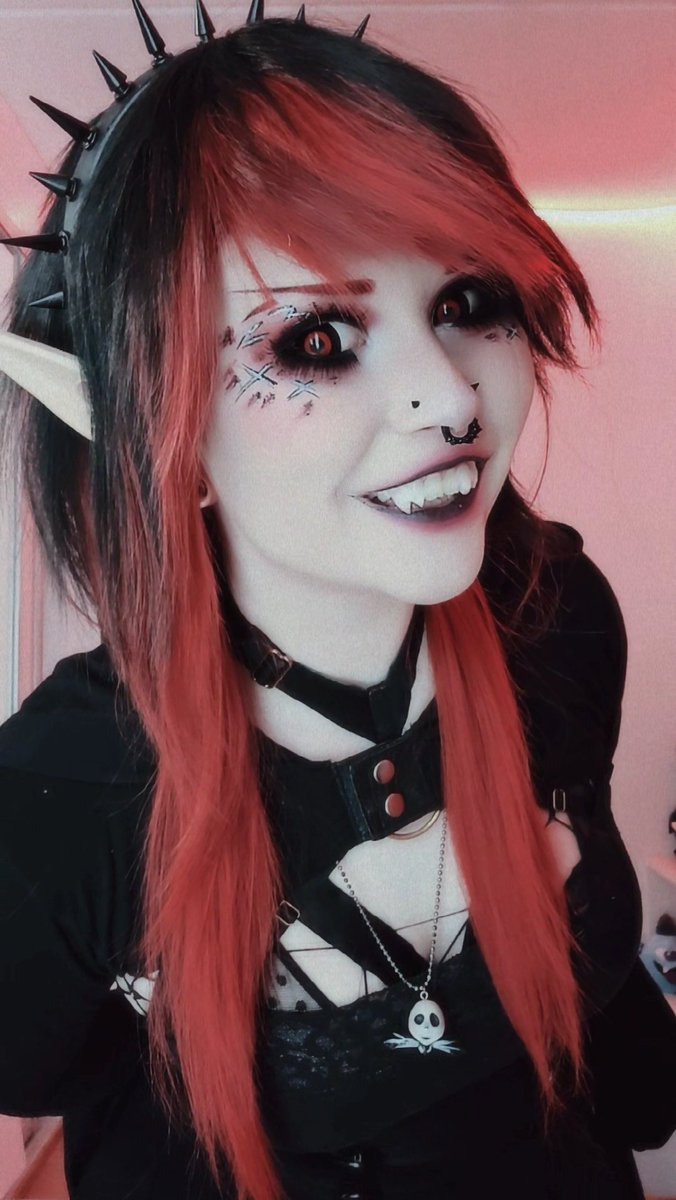 'So I hear you like to *exualise under age girls?' 🥰🪓✨️
Dragging cosplayers live on Twitch.

m.twitch.tv/catastropiclar…

#cosplayer #cosplaycommunity #NoMercy #emo #twitchstream