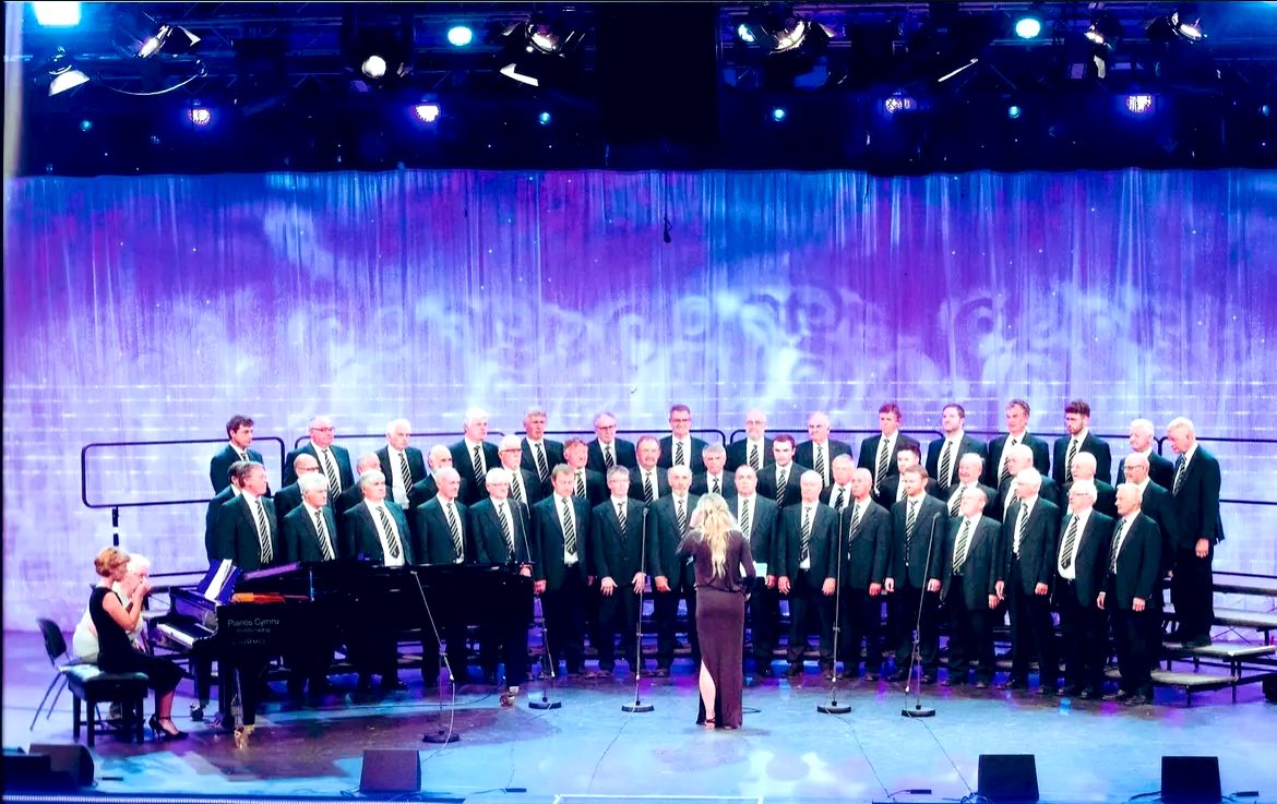 RealShanCothi's tweet photo. Wedi mwynhau’r sgwrs da Ysgrifennydd Cor Meibion @CorMeibionBroAled Kevin Brown #coraucothi @BBCRadioCymru Hyfryd i gal hanes y cor a ma na groeso i aelodau newydd. Sgwrs #CofionCyntaf yn croesawu @DylanEbz sef seren Dros Frecwast a @sgorio sgwn i shwd mae ei gof e dyddie ma! 😜 https://t.co/8iyCt3cjzp