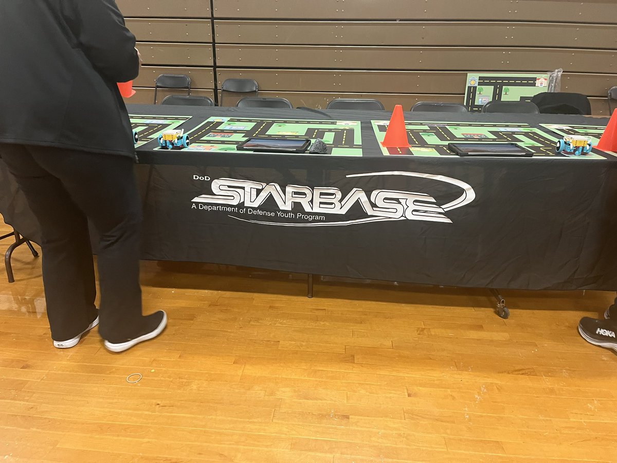 DrChrisOtt's tweet photo. Great night at @MTMSMustangs  for our 2nd Family STEM Night with Ms. Simister and the Engineering Team!! Thanks to the MTEA for the fantastic spread at dinner!!! Great work Mustangs!!! https://t.co/CjIdoiZ5aH