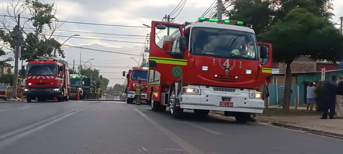 RABCHILE's tweet photo. 🔥🚒🚨#CBMS 10-0-1 SEBASTOPOL / LATINOAMERICA B10, B4, Q10 se trabaja en conjunto #CBLG https://t.co/7b7BpUe2AN