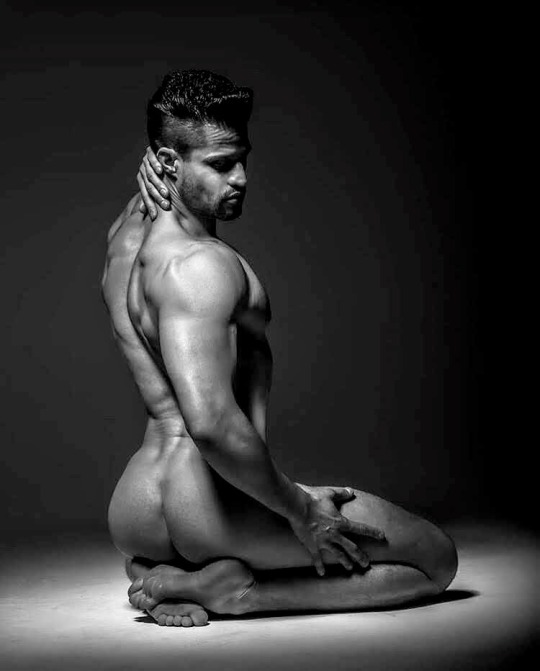 Xersex2009's tweet photo. #nakedmen for my #twitterfamily
happy #mongay & #NewWeek https://t.co/QeJRbm577O