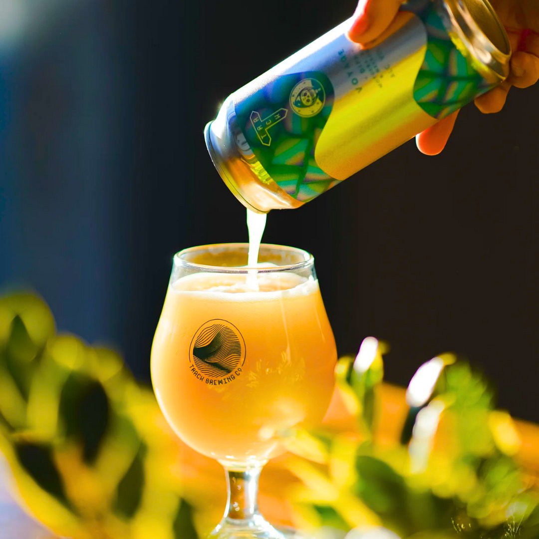 LeftFieldBeer's tweet photo. #TrackBrewingCo
Voyage
8% Double IPA
#Untappd: 4.27
#Vegan

Pours, pure yellow haze. Like sunlight fresh from the can. Packed full of Motueka, Riwaka &amp; Nelson CGX. We get tons of fresh lime, tart gooseberry and slushy mojito

https://t.co/IkKEMdWm5h

#CraftBeer #Beer #BeeroClock https://t.co/HTP9l25n27