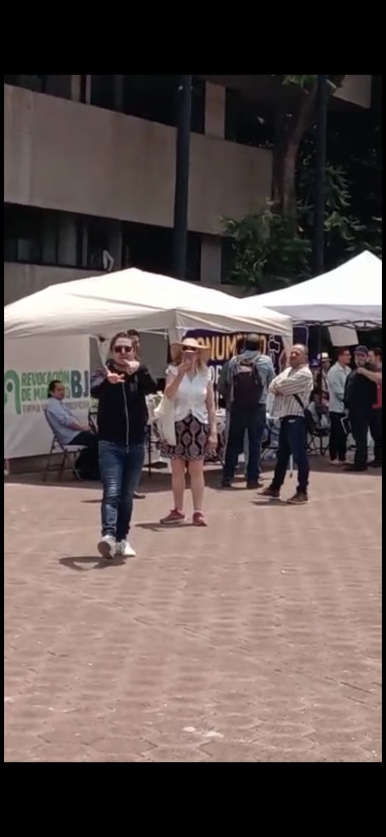 IvonneTheresaC's tweet photo. Este es un hombre cobarde q en una manifestación contra el deudor alimentario @HugoTorresCDMX nos grito “pásenle una por una! Aquí les parto su madre a todas”

Cuidado con este farsante @fnm_ong https://t.co/B5wzRLIBO2