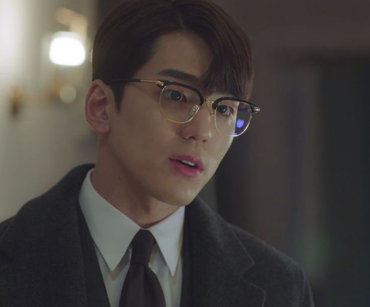 ขาดคนนี้ไม่ได้ หนุ่มแว่นที่ฮอตติดอันดับ