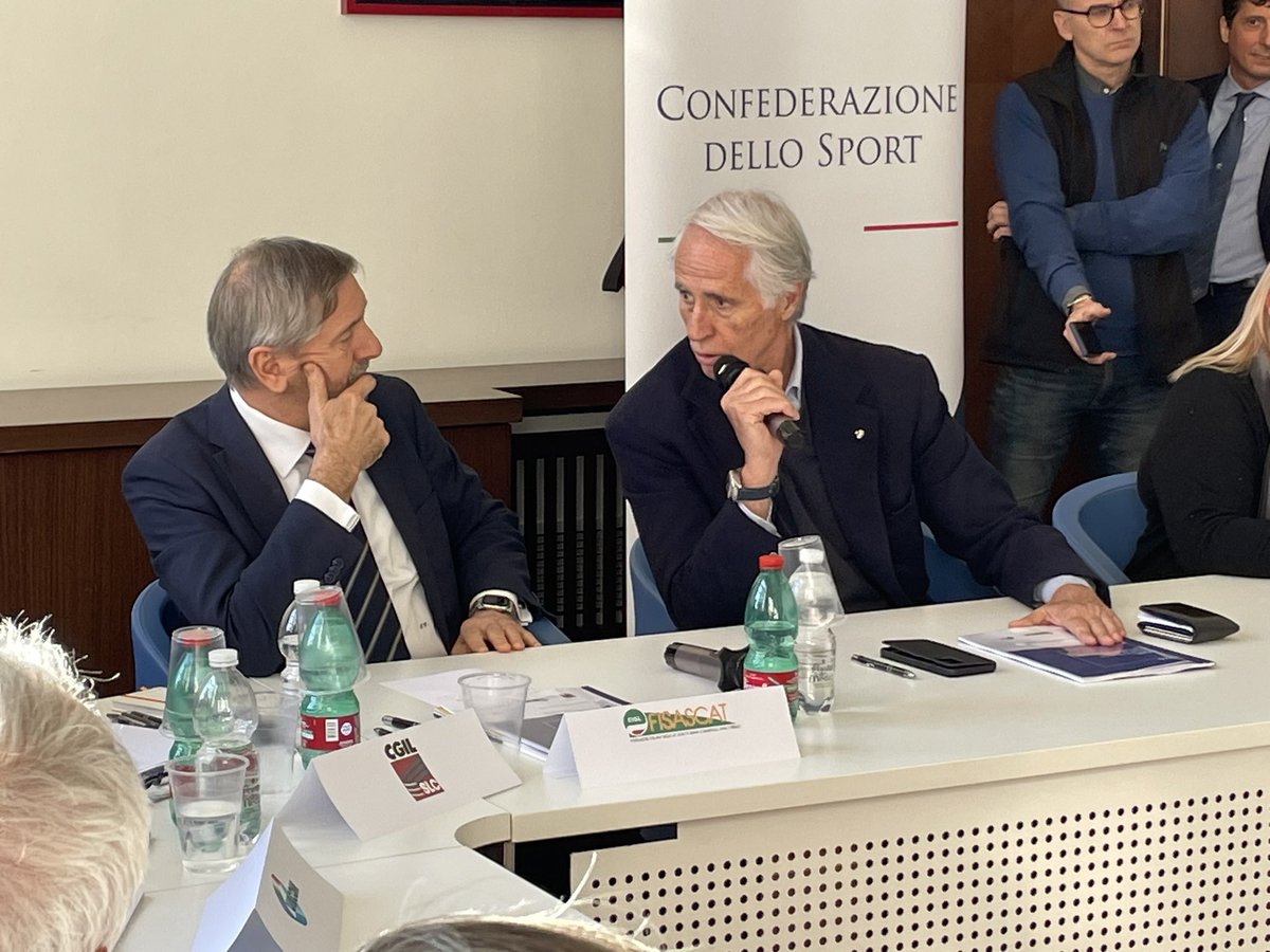 DPbox's tweet photo. Riprese alla conferenza stampa per la firma del nuovo #contratto #ccnl dello #sport #palestre #impiantisportivi #steward presso il @Coninews per il #TGLab 662 della @FisascatCisl75 https://t.co/BAdOyGFrBB