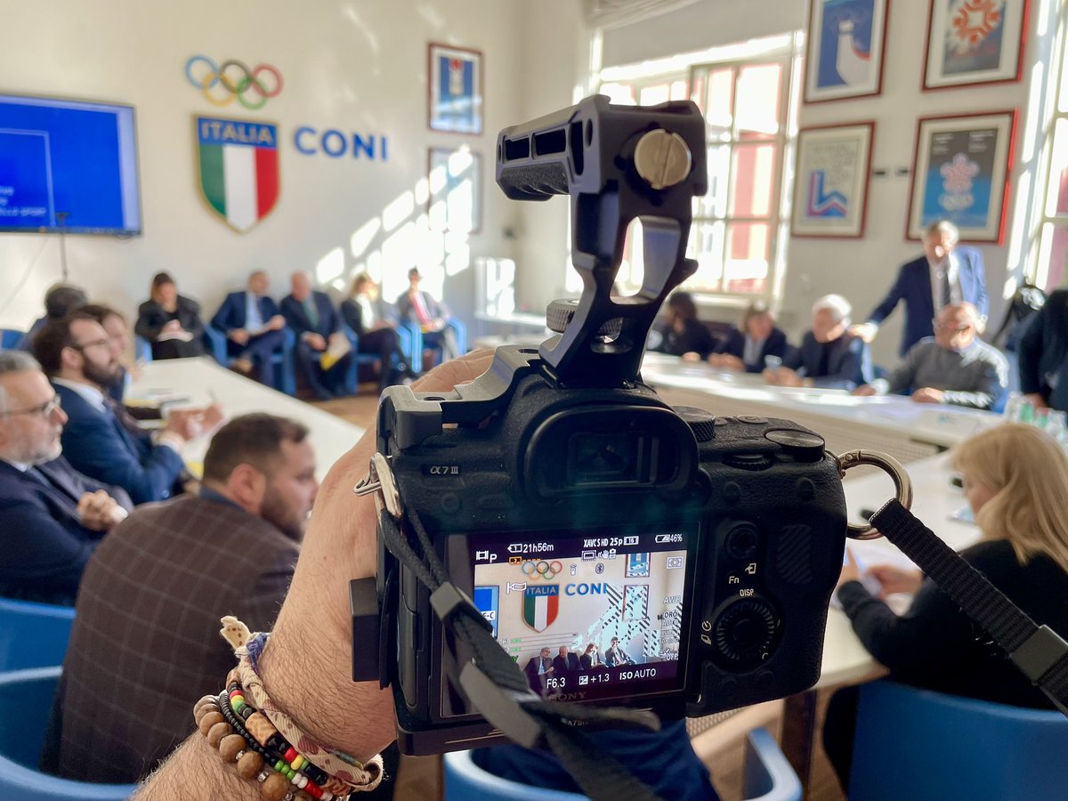 DPbox's tweet photo. Riprese alla conferenza stampa per la firma del nuovo #contratto #ccnl dello #sport #palestre #impiantisportivi #steward presso il @Coninews per il #TGLab 662 della @FisascatCisl75 https://t.co/BAdOyGFrBB