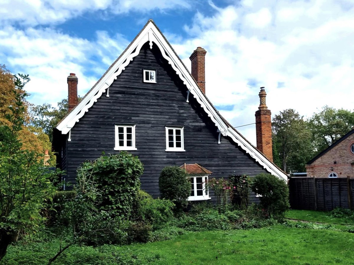 KnebworthHouse's tweet photo. We are opening our very first holiday cottage! 🏡

Situated in Knebworth Park, Gardener’s Cottage is a beautiful three-bedroom period cottage offering a truly enchanting escape, combining timeless character with modern comfort. 

https://t.co/Arxp3AMTZd
#visitherts #hertfordshire https://t.co/8AEe14expD