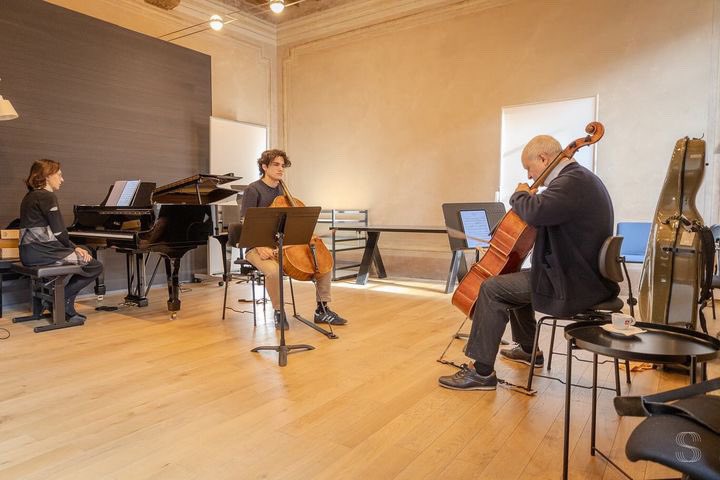 CelloMeneses's tweet photo. Semana de aulas na @StaufferCenter. // Week of classes at Accademia Stauffer. 🎶🎻 https://t.co/OcvtrSpCXQ