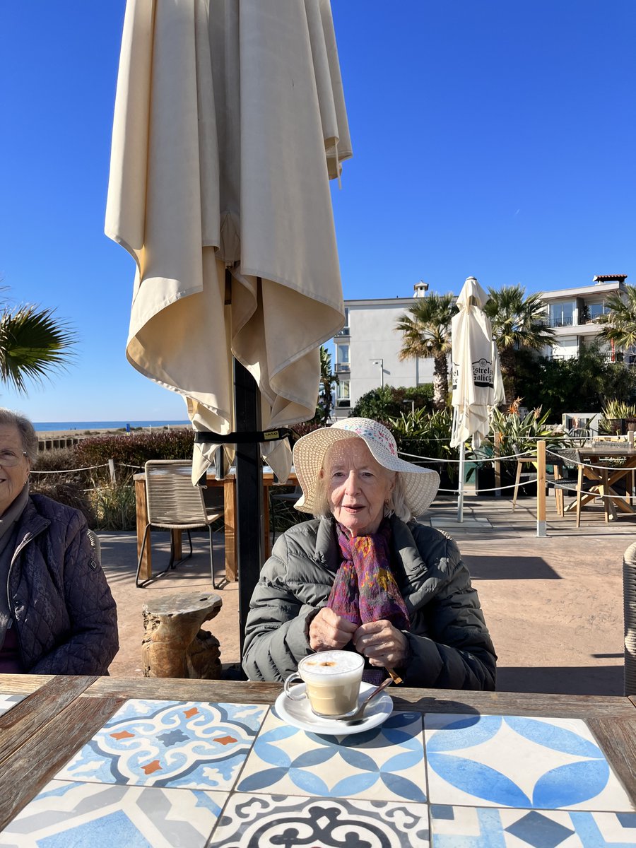 centrocatite's tweet photo. ☀️Divendres de passeig per la platja i cafetó calent!☕ _____ 

☀️¡Viernes de paseo por la playa y cafecito caliente!☕ https://t.co/keCHwERwJ8