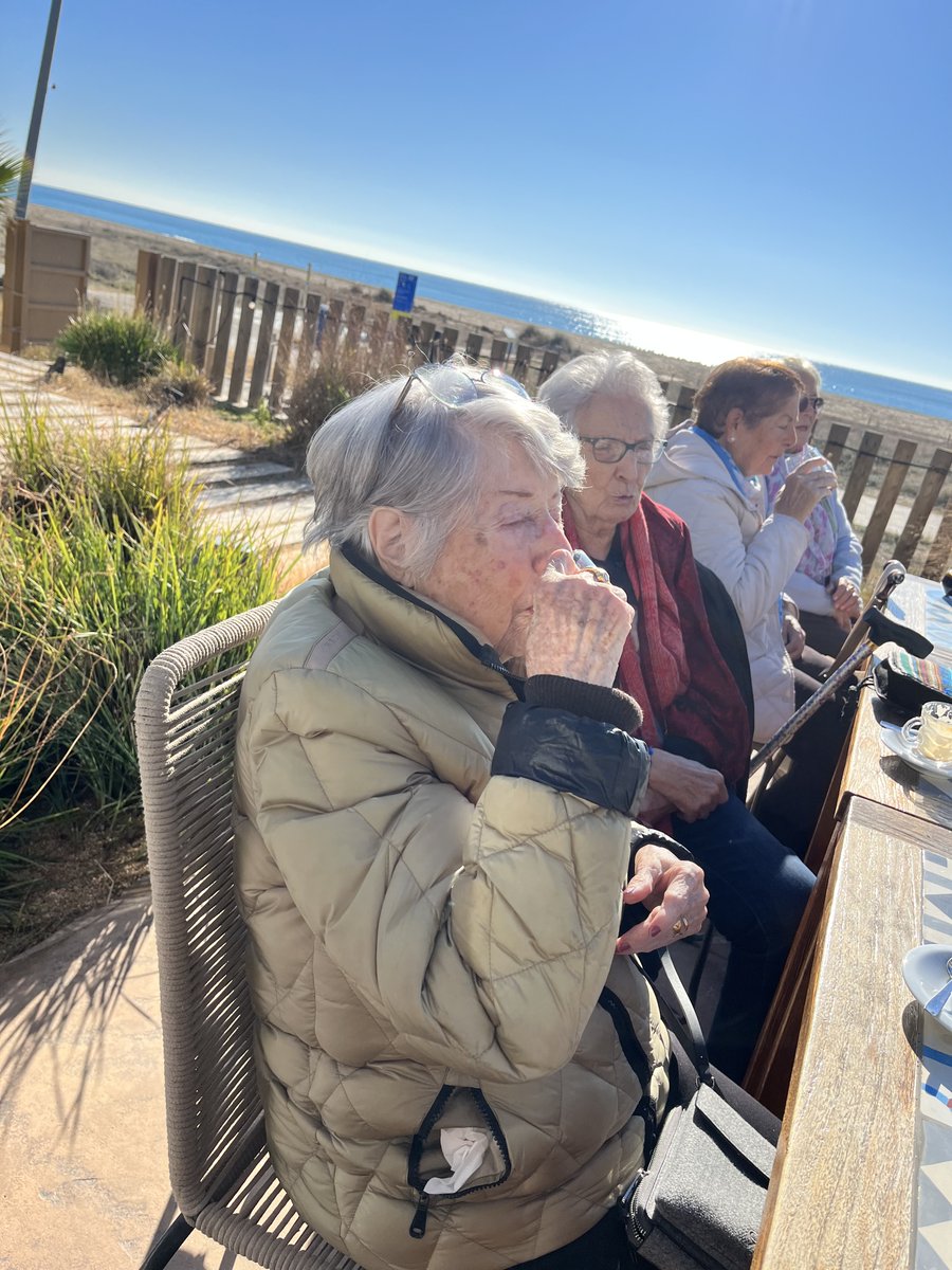 centrocatite's tweet photo. ☀️Divendres de passeig per la platja i cafetó calent!☕ _____ 

☀️¡Viernes de paseo por la playa y cafecito caliente!☕ https://t.co/keCHwERwJ8