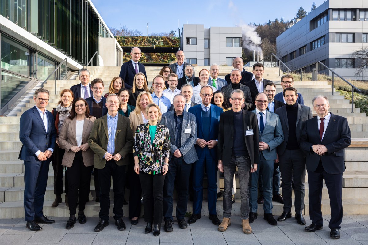 EMBL representatives welcomed the Executive Board of the German national party CDU for a tour of the Heidelberg campus. The party leaders visited the EMBL Imaging Centre & the exhibition “The World of Molecular Biology”, and discussed a broad range of scientific topics.