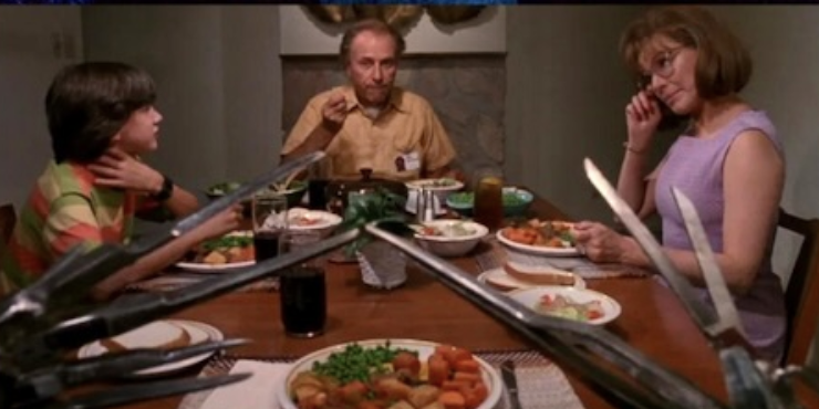 ECrowens's tweet photo. #cutup #dinner #edwardscissorhands #johnnydepp #timburtonmovies #timburton #wrongturn #wrongway #wrongplacewrongtime #wrongplanet #wrong #wronganswer #wronganswersonly https://t.co/lk2bGTRROc