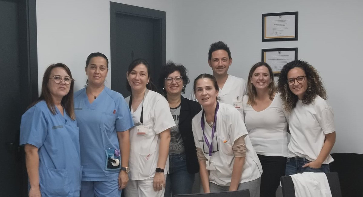 GVAsaludelche's tweet photo. 📌Un proyecto de innovación de #enfermería del Hospital General de #Elche consigue el 1º lugar en una convocatoria de #investigación 

✔️El proyecto ‘Pluvial’, estudia 1 innovador dispositivo para mejorar la higiene bucal en personas con dependencia

 🔗 https://t.co/gpwHtBiodY https://t.co/D3hVIr0R6U