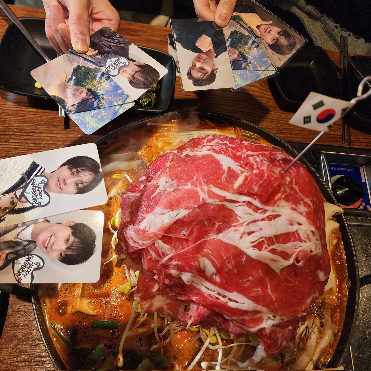 240112 찬희가 숯불닭갈비먹으랬는데 가는곳마다 우릴거부해서 연남물갈비로 먹음😆
<a href="/dawon_zzing/">나나👅</a>
<a href="/Hertz712_KIS/">칠일둘💍</a>
<a href="/vv_yoonie/">🍪</a>