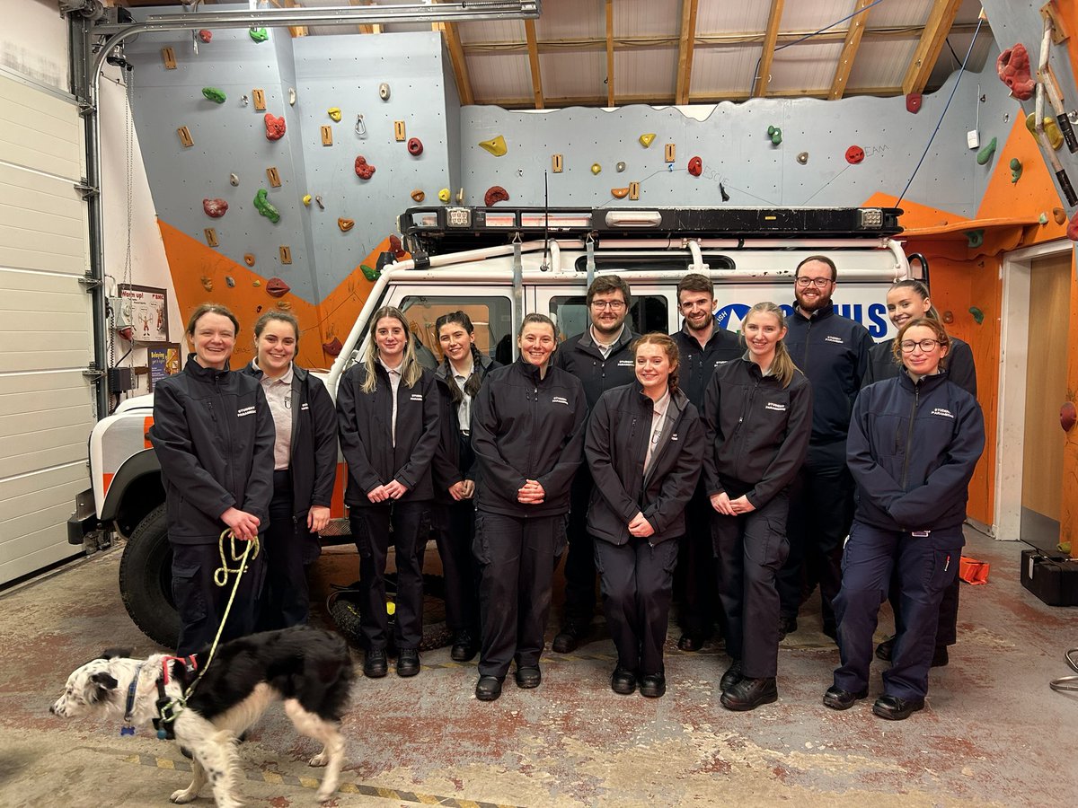 ParaSocietyUWS's tweet photo. Thanks to Mark and the team @OchilMRT for letting us tour their facility. Our members participated in some MRT-based workshops, which gave us a great insight into some of their work!! #prehospitalcare #interprofessionalworking #paramedicscience https://t.co/IY8jEa9v6d