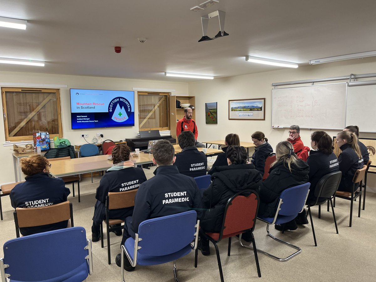 ParaSocietyUWS's tweet photo. Thanks to Mark and the team @OchilMRT for letting us tour their facility. Our members participated in some MRT-based workshops, which gave us a great insight into some of their work!! #prehospitalcare #interprofessionalworking #paramedicscience https://t.co/IY8jEa9v6d