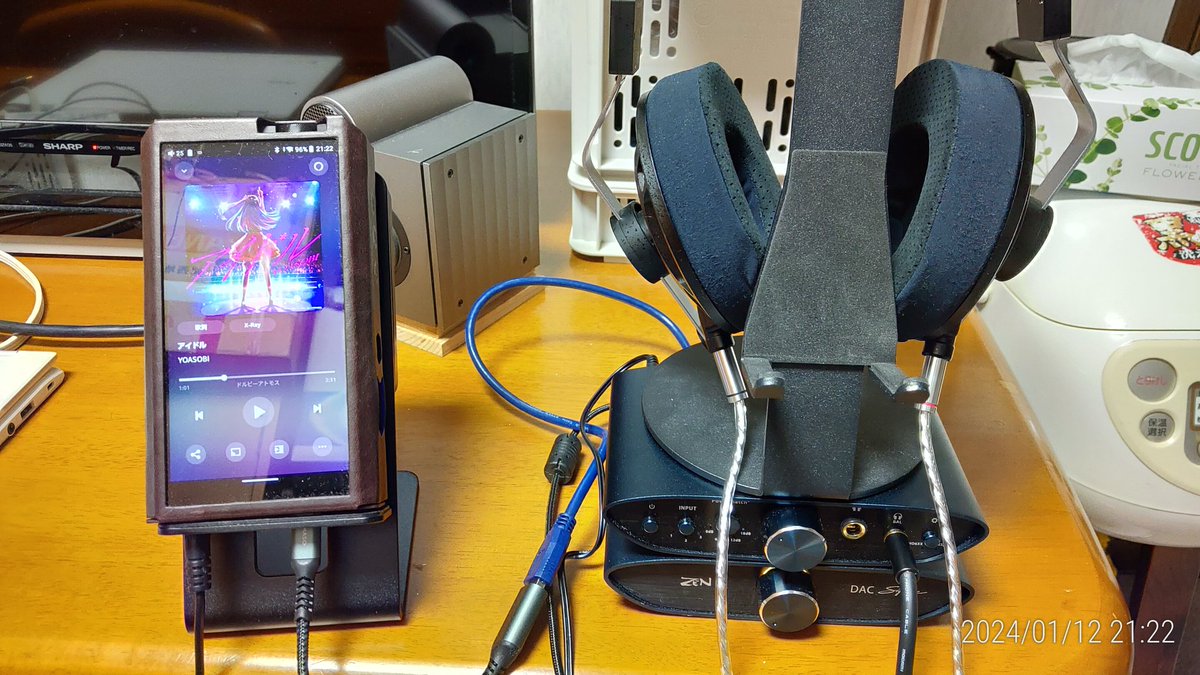 giantwoods2's tweet photo. こんばんは。
やっとFiio M17とZEN DAC Signature &amp; ZEN CAN Signature 6XXのsetとうまく接続出来ました！ オーディオ初心者の私にとってかなり満足のいく音ですね🤗
低音に迫力増しますね。
#オーディオ沼  #Fiio  #IFI https://t.co/mUEcbbZww7