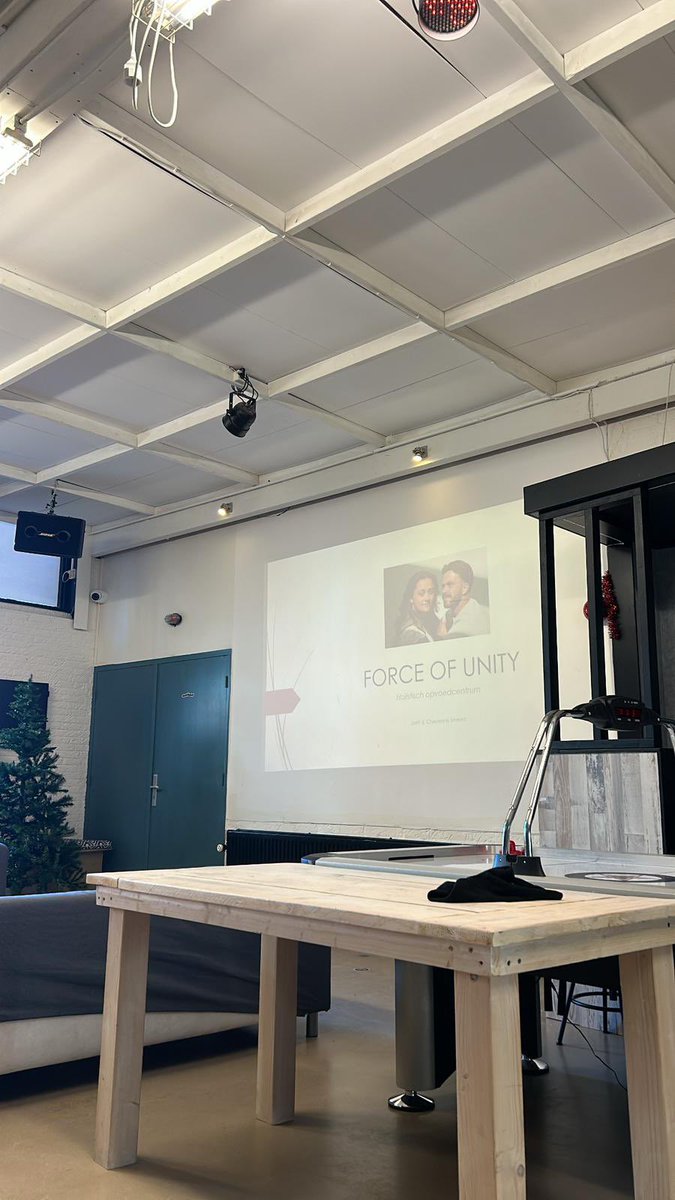 JCConnectHuizen's tweet photo. Afgelopen zondag vond de tweede editie van “-isme.” plaats. Een workshop, verzorgd door Force of Unity waarbij we visionboards hebben gemaakt voor 2024. Vol goede moed het nieuwe jaar in!🥳 

In samenwerking met Dynamic Arts

#visionboard #mindfulness #jongerenwerk #huizen https://t.co/mWLE94NJfd