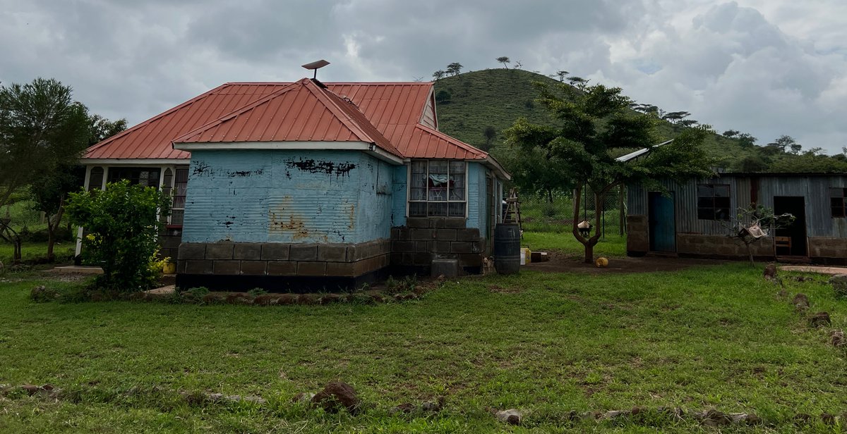DVStakers spent this week in a small village in Kenya near Kilimanjaro setting up Ethereum full nodes, validators, and DVT validators. Powered by Starlink, solar panels, and batteries 📡☀️🔋 
Full write-up next week!

Supported by <a href="/LidoFinance/">Lido</a> @DAppNode <a href="/Homenodeorg/">Homenode</a> <a href="/ether_fi/">ether.fi</a>