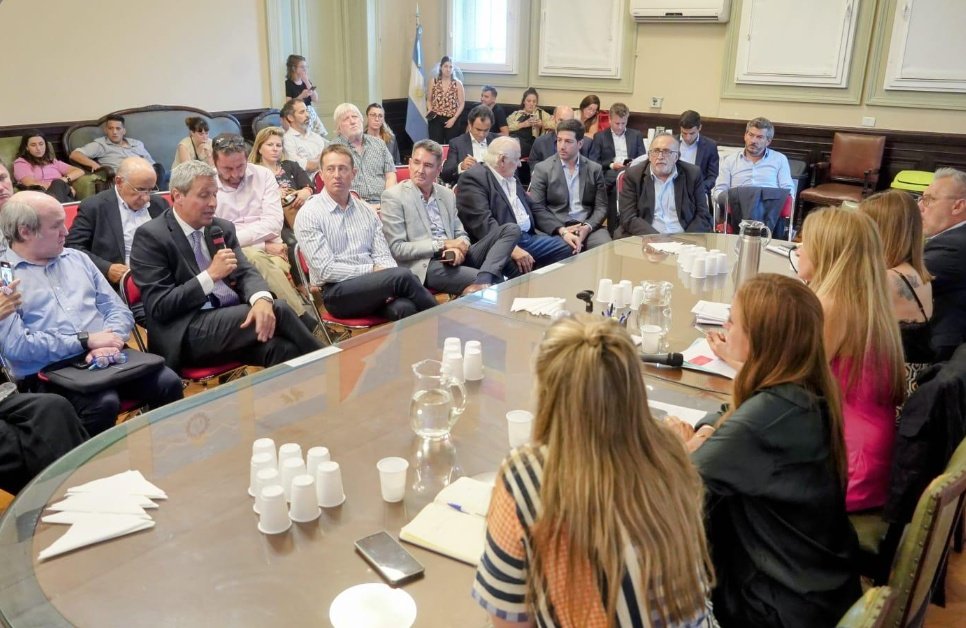 sobretablasOK's tweet photo. Autoridades del IPAAT con Yedlin trataron el impacto de la aplicación del proyecto de ley nacional

La solicitud de no derogar la Ley 25.715, que regula el mercado del azúcar, y la modificación de la Ley 27.640 fueron los temas que se analizaron en la reunión 
#IPAAT https://t.co/W39vzrdyRQ