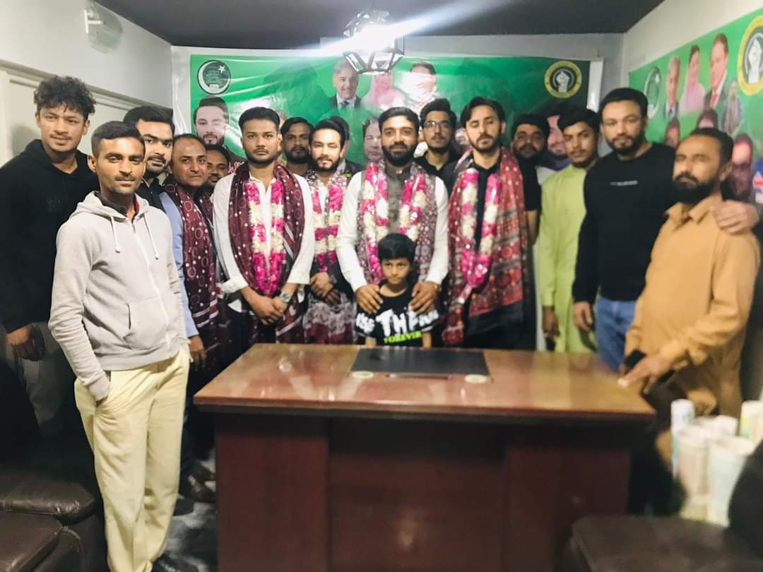 BilalMughal30's tweet photo. @PirAdnanBodla صدر یوتھ میڈیا ٹیم سندھ فہد علی بٹ جو کہ 14 سال سے پارٹی کے لیے خدمات پیش کر رہے ہیں پی ایس 110 کے امیدوار تھے لیکن ان کی خدمات کو نہ دیکھتے ہوئے ٹکٹ نا ملنا قابل تشویش ہے اور یہ صوبہ سندھ میں نوجوان قیادت کے ساتھ سراسر زیادتی ہے https://t.co/M9IiGMill5