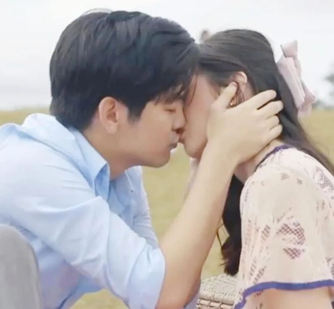 into_jgpggvmm's tweet photo. When I saw this scene, I suddenly remembered them 

#EmIas #SkyBet 
#JoshNella #KyleDrea
#SeniorHigh #TheKillerBride 

@iamjoshuagarcia | #JoshuaGarcia https://t.co/SNK4QZYNSh