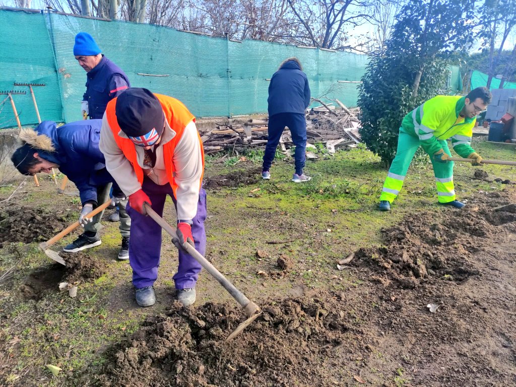 SergioAguinaga6's tweet photo. 🚨 Atención Noticia 🚨

👉🏻 🌳 @HitoProyecto #Sufragio  @AytoLeganes  @GrupoAMAS nuestro proyecto de formación, muestra y venta #bonsáis inclusivos se une a @CentroPinos 👌

🗓️ Los viernes realizaremos juntos formación , visitas  o trabajo conjunto.

#JuntosSomosMásFuertes ➕ https://t.co/QlaNZLN1M4