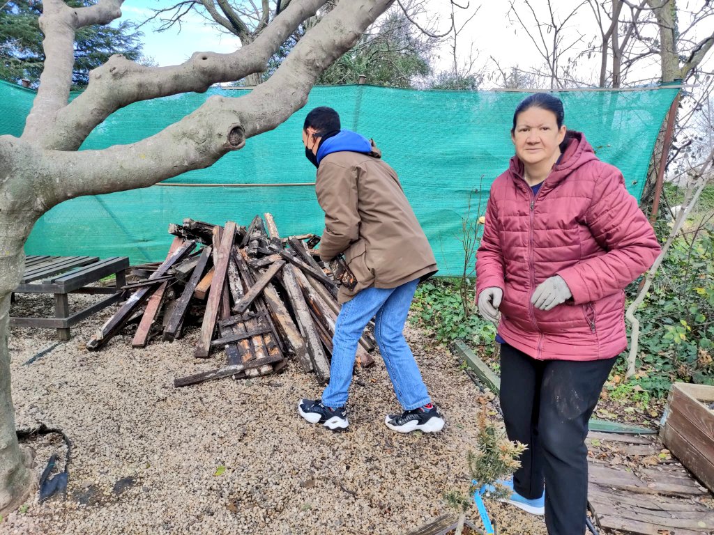 SergioAguinaga6's tweet photo. 🚨 Atención Noticia 🚨

👉🏻 🌳 @HitoProyecto #Sufragio  @AytoLeganes  @GrupoAMAS nuestro proyecto de formación, muestra y venta #bonsáis inclusivos se une a @CentroPinos 👌

🗓️ Los viernes realizaremos juntos formación , visitas  o trabajo conjunto.

#JuntosSomosMásFuertes ➕ https://t.co/QlaNZLN1M4