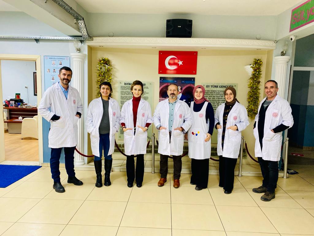 <a href="/tcmeb/">Millî Eğitim Bakanlığı</a> bakanlığımız tarafından gönderilen öğretmen önlüklerimiz geldi. <a href="/hknkadi/">Hakan Kadı</a> <a href="/caycumailcemem/">Çaycuma İlçe Milli Eğitim Müdürlüğü</a> <a href="/ZonguldakMEM/">Zonguldak İl Millî Eğitim Müdürlüğü</a> <a href="/ismailbas67/">İsmail BAŞ</a> <a href="/Yusuf__Tekin/">Yusuf Tekin</a> 
nebiogluilkokulu.meb.k12.tr/icerikler/ogre…