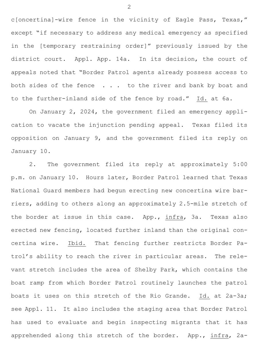 steve_vladeck's tweet photo. An overnight filing by DOJ at #SCOTUS in the concertina wire case lays out Texas’s rather stunning escalation of its efforts to interfere with federal immigration authorities along the US-Mexico border.
Whatever you think of current policy, this is nuts:
https://t.co/CgWy3mtMBv https://t.co/JPjpqTdtoC