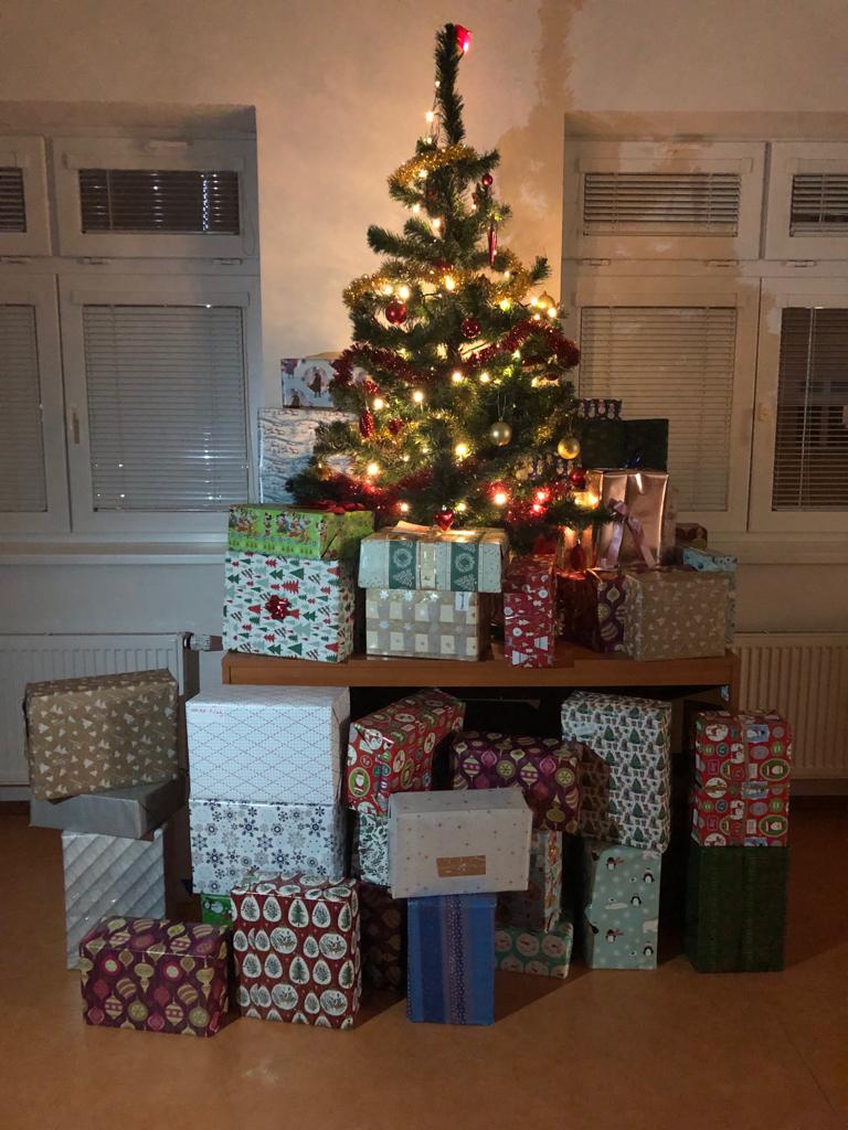 S našimi #UPSers pravidelně podporujeme organizaci <a href="/ACORUS/">Acorus</a>, která pomáhá lidem vystoupit z kruhu domácího násilí. 
Děkujeme zaměstnancům a skupině Women Leadership Development CZ-SK za bohatou vánoční sbírku 👏

#DeliverWhatMatters #stopnasili