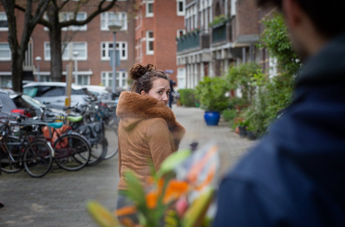 Politieacademie's tweet photo. Geef de politiecollega's met specialistische kennis op het gebied van stalking de tijd en ruimte om hun werk goed te doen. Dat zegt lector Janine Janssen in reactie op het rapport 'Gestalkt. Gezien. Gehoord?' dat gisteren is verschenen. https://t.co/QlOlw1OzVK https://t.co/1xSTmn9BZX