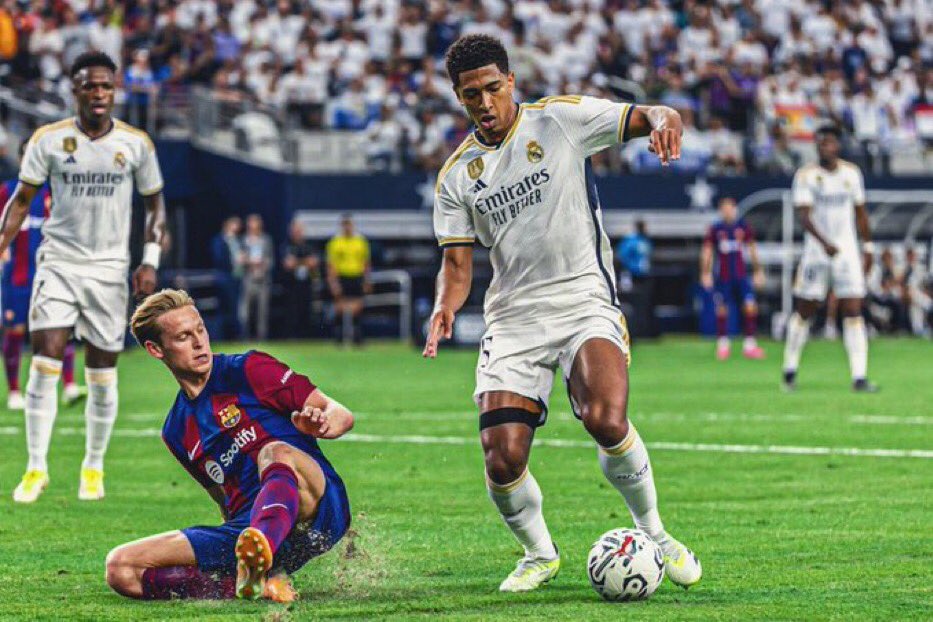 stareagle77_'s tweet photo. Super Frenkie, Super Frenkie but blud has 0 UCL goals.  Smh https://t.co/fD9JlBvitj