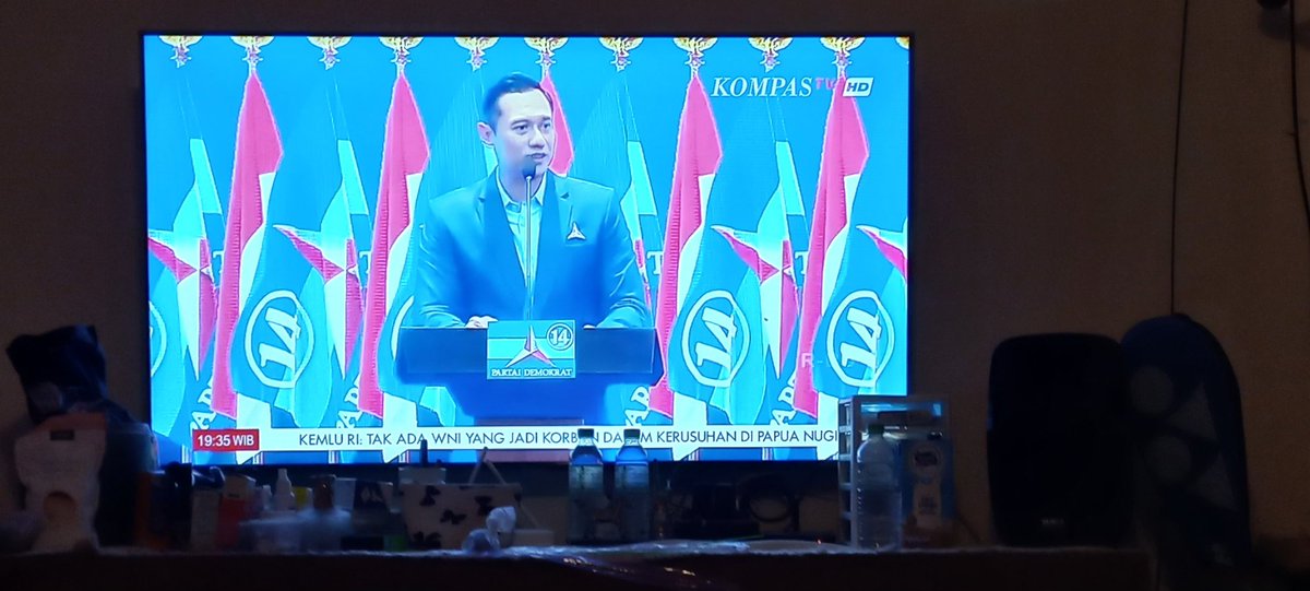 Mbeeelgedes.Pro rakyat  apa ngibulin.Bung. kita ini mau cari pemimpin yg mumpuni.bukan spekulasi. Bgmna bisa percaya anda yg .buta logika milih CAWAPRES SIM C Dipaksa mengemudi PESAWAT TERBANG/kapal PERANG logis ngga? .14butir gombal  <a href="/AgusYudhoyono/">Agus Harimurti Yudhoyono (AHY)</a> <a href="/PDemokrat/">Partai Demokrat</a>