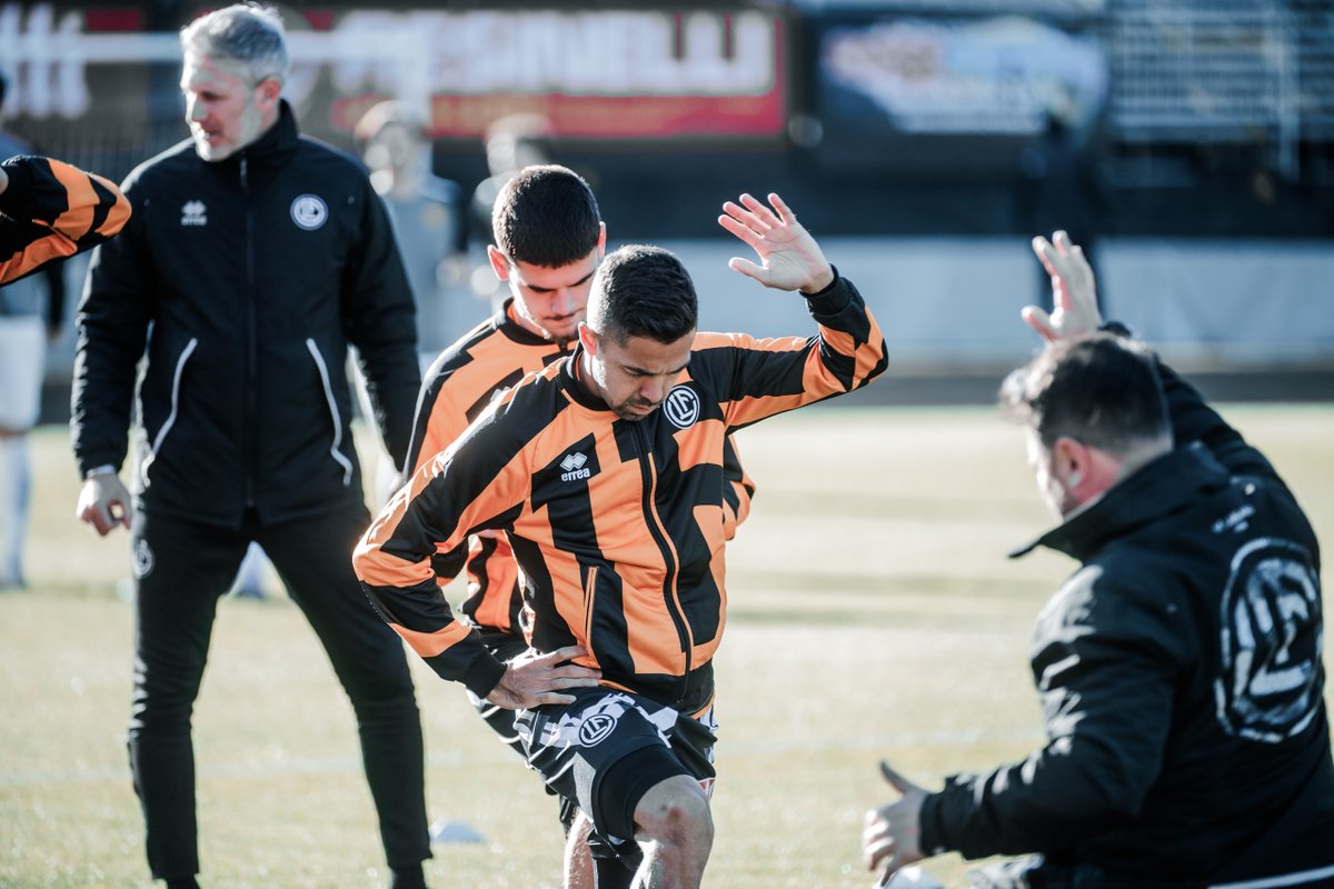 FCLugano1908's tweet photo. ⚪⚫ 𝐖𝐚𝐫𝐦 𝐔𝐩 🔥 Riscaldamento prima dell'amichevole di Cornaredo contro lo Sciaffusa 🔜 Forza Lugano! ⚽
#fclugano #lugano #FCL #LUGFCS #LuganoSciaffusa https://t.co/IP92G8d9s9