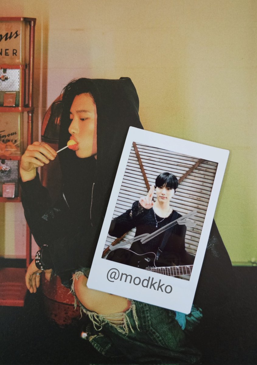 modkko's tweet photo. 기타피크를 들고 있는 암네시아군🎸
ㄴ 공카 다운로드 이벤트 당첨 싸인폴라

#우즈 #조승연 #woodz https://t.co/KLQL5iInrz