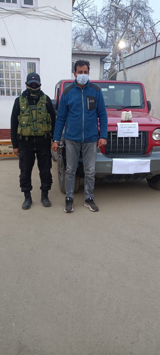 Shopian Police apprehended one drug peddler near Narwah- Rawalpora Crossing & recovered contraband substance like brown Sugar weighing 748 gms from his possession. Case under NDPS Act stands registered at PS Shopian & investigation taken up @JmuKmrPolice @DigSkr @IPS_Tanushree