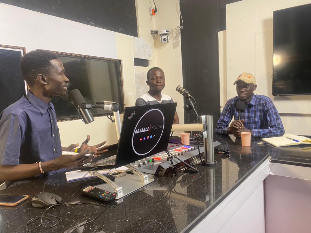 Martinmaluk1's tweet photo. Men taking lead in the struggle to end GBV is one thing that surprises our society and in our today's discussion at Advance Youth Radio 99.9, we said it's normal for the men to lead this process because an ideal society does not discriminate @men4womenss ,@UNFPASouthSudan https://t.co/wrmUnfNoay