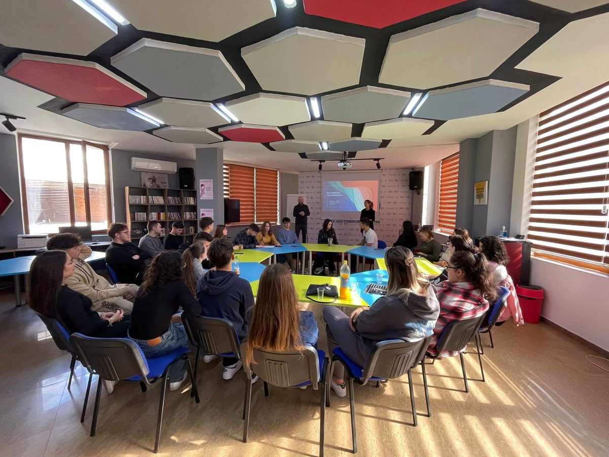 OSCE_Skopje's tweet photo. Our Mission support the CSO Youth and Community Center โ Gostivar, fostering a space where #young people from local communities can creatively express themselves, share #knowledge, and break #prejudices. #BuildingNewBridges https://t.co/fx06aktsmO